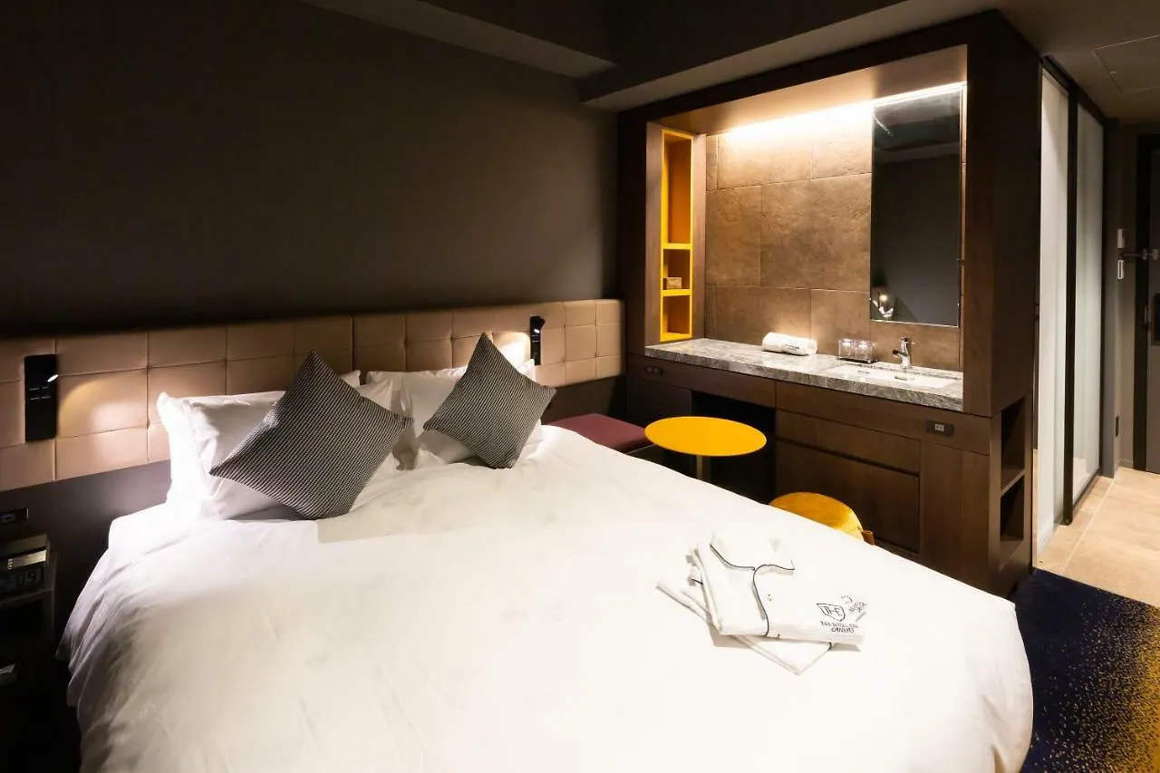 The Royal Park Canvas - Ginza 8 Tokyo Hotel